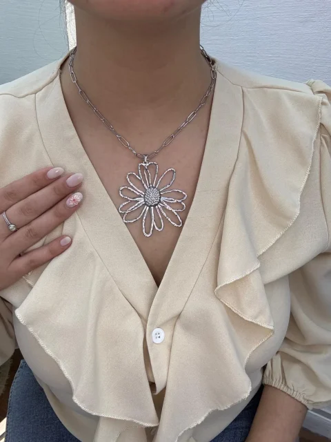 Collar flower